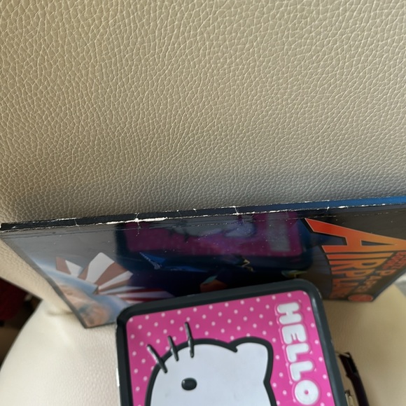 Hello Kitty Lunchbox 😺+ Notebook + Klutz Book of Best Paper Airplanes 🛩️ EUC - Picture 12 of 16